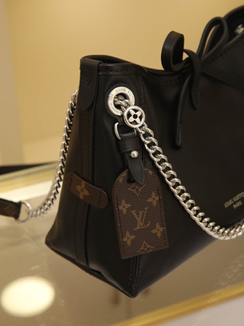 Louis Vuitton Shoulder Bag Carryall Cargo Vibe PM Lambskin M24861 - Picture 6 of 9